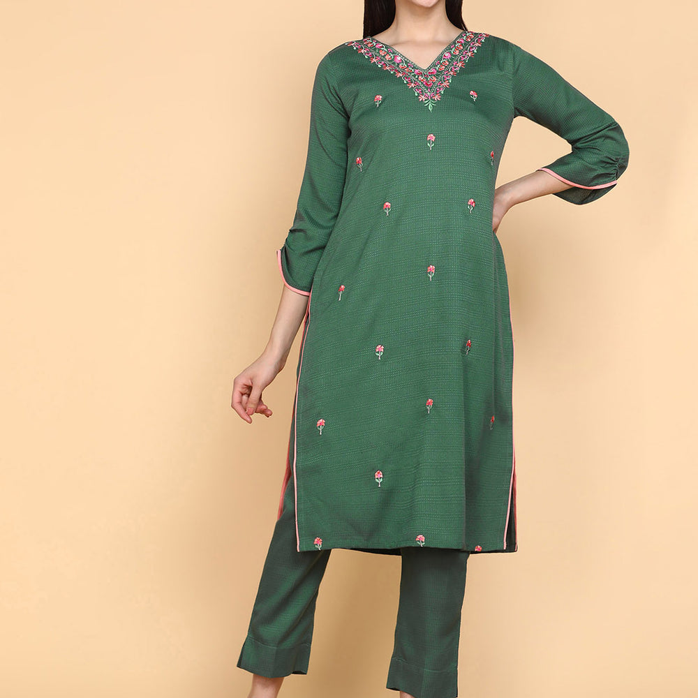 
                      
                        Green Floral Multicoloured  Embroidered Thread Worked Kurta With Trousers
                      
                    