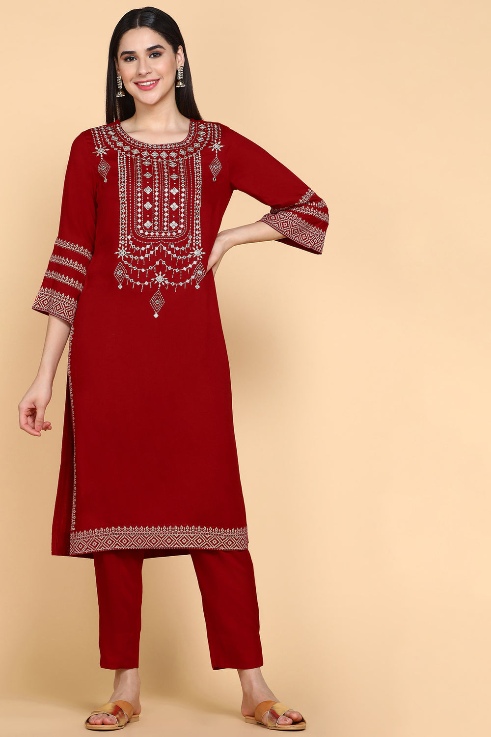 Maroon Kurta Trouser Set With Embroidery