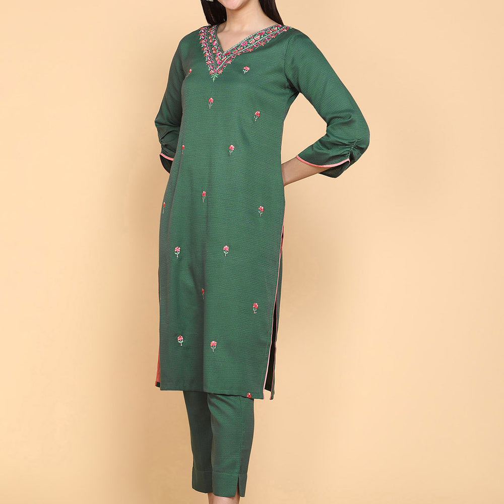 
                      
                        Green Floral Multicoloured  Embroidered Thread Worked Kurta With Trousers
                      
                    