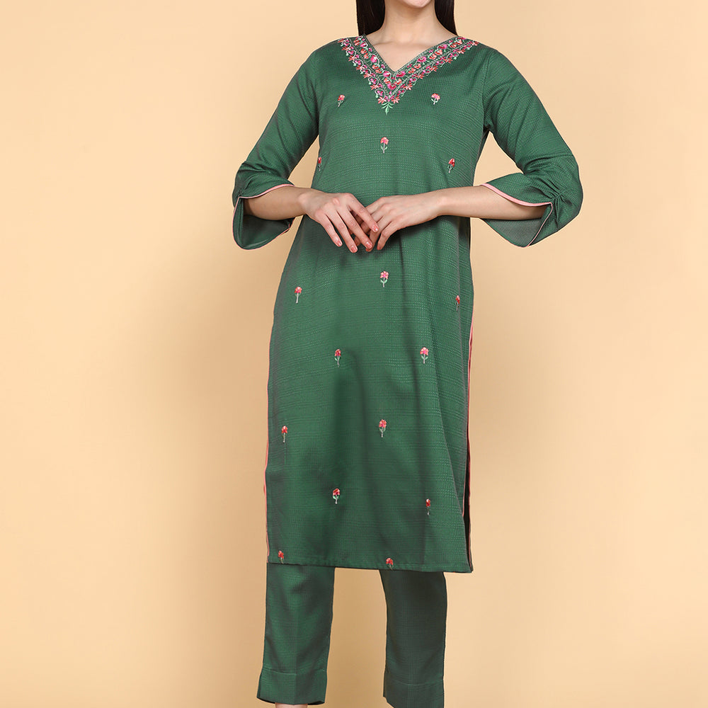 
                      
                        Green Floral Multicoloured  Embroidered Thread Worked Kurta With Trousers
                      
                    