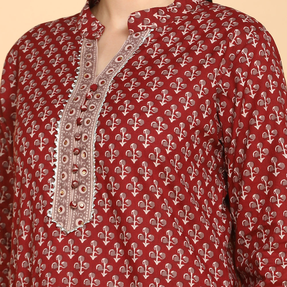 
                      
                        Ethnic Motifs Printed Gotta Patti Cotton Kurta
                      
                    