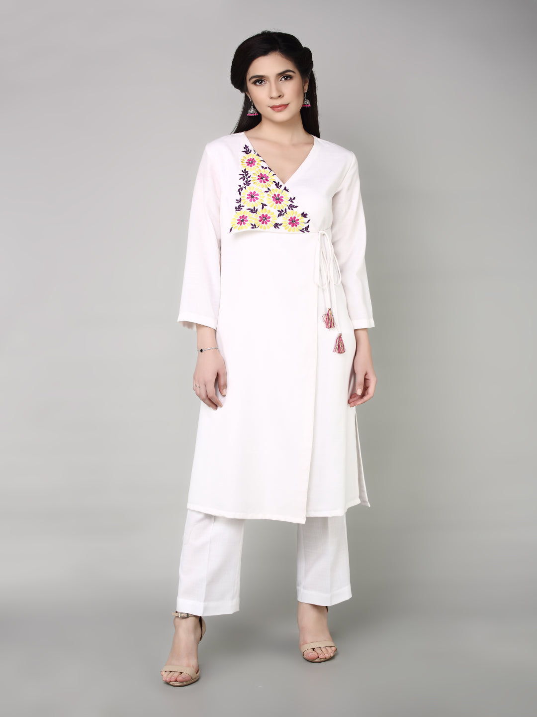 Women White & Yellow Floral Thread Work Kurta